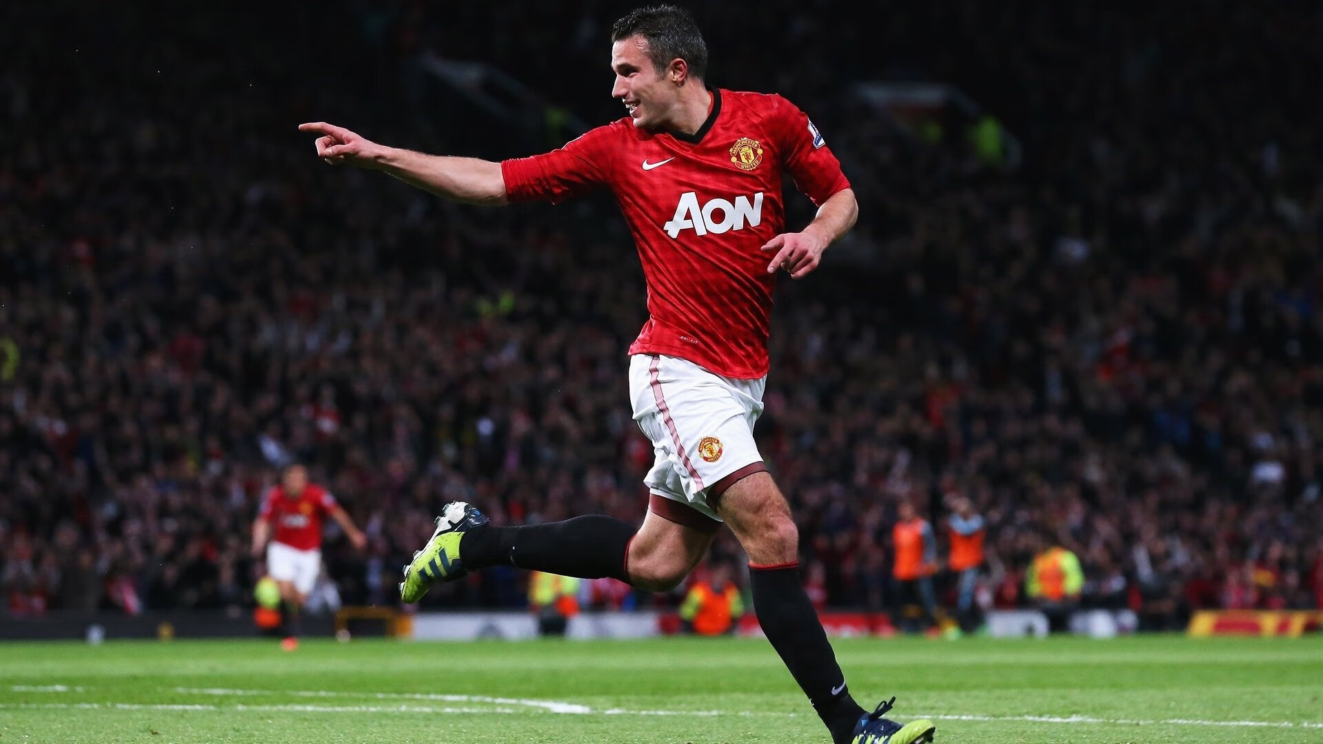 球迷骚乱致比赛中断 足协启动调查，足球比赛球迷